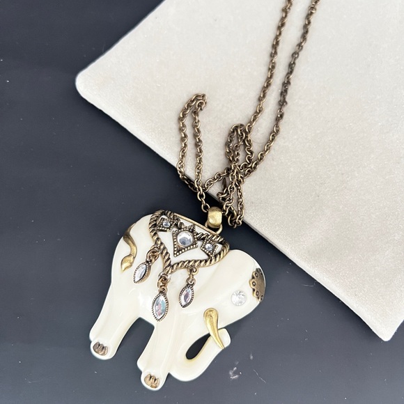 Elephant Pendant Necklace AVON - Picture 6 of 9